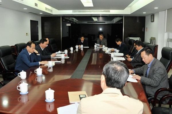 省住房城鄉(xiāng)建設(shè)廳黨組書記顧小平主持召開廳黨組會議，專題學習黨的十八屆六中全會精神